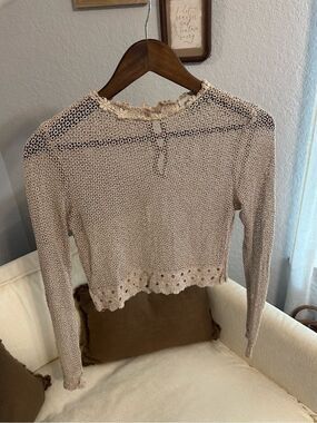 Vintage Lace Crochet Long-Sleeve Crop Top - Blush